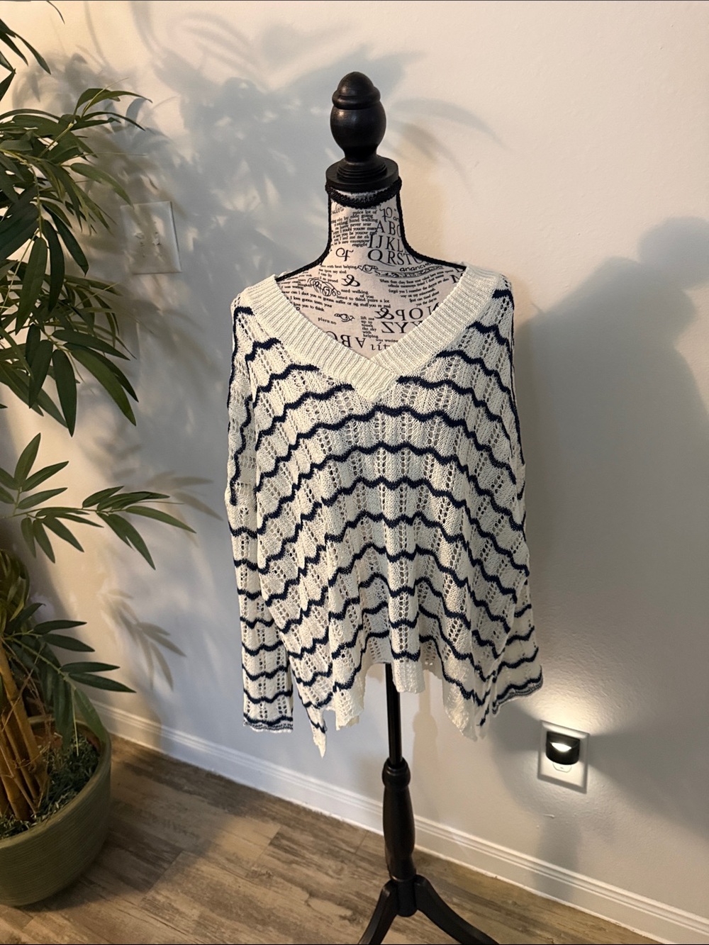 entro White & Navy V-Neck Striped Knit Sweater